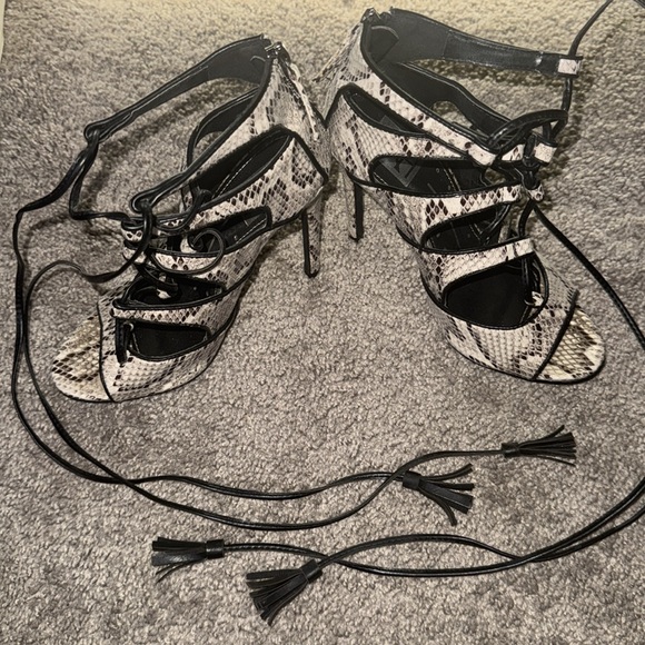 Snake skin heels - Picture 2 of 5